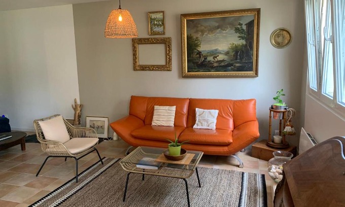 Ambares-et-Lagrave Villa | Bâtisse en pierre XVII siècle 115 M² avec terrasse