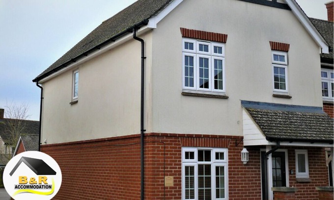 Amesbury House | ⭐B and R Serviced Accommodation and Apartments Amesbury⭐ Archer house
