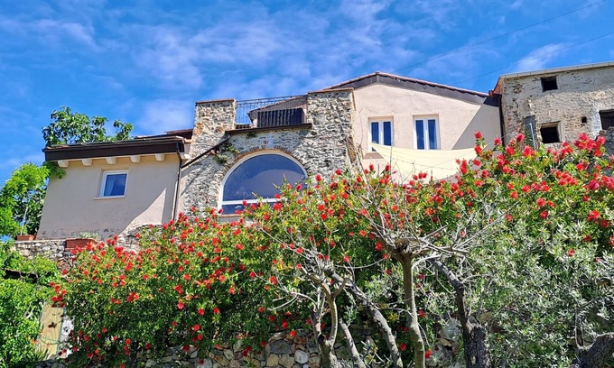 Quiliano Bed & Breakfast | b&b L'antica macina 5" from the beaches of Bergeggi and Spotorno Pets allowed.