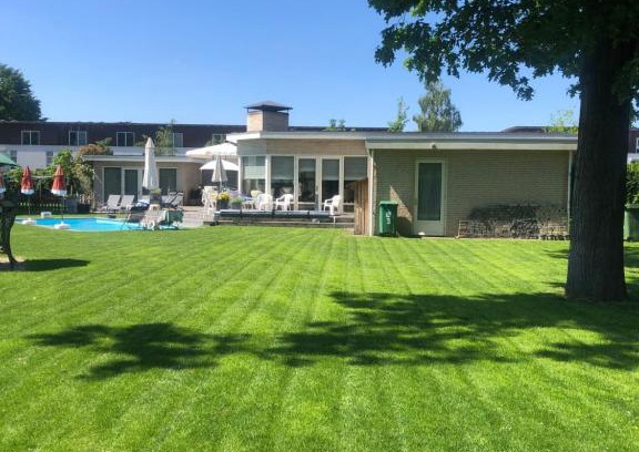 Strijp Bed & Breakfast | B&B Maison Saint Tropez Eindhoven