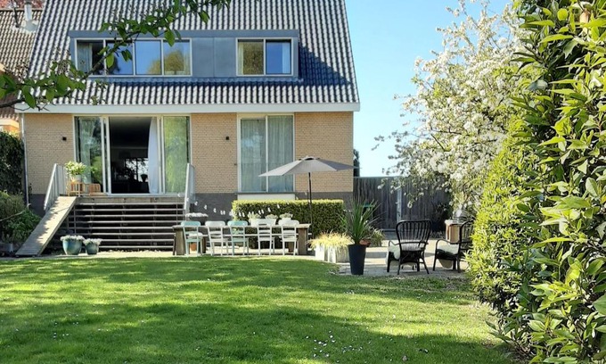 Ijsselmonde Bed & Breakfast | B & B Meet the Dutch