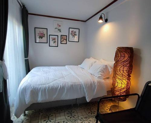 Wat Bowon Niwet House | Baan Jiam บ้านยายเจียม