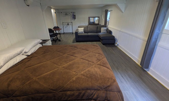 Kensington-Cedar Cottage House | Bachelor Basement Suite of Older House in Cedar Cottage East Van. Pet Friendly!