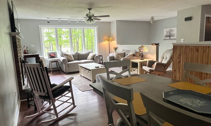 Pittsburg House | Back Lake Spacious five-bedroom home on Spooner Road