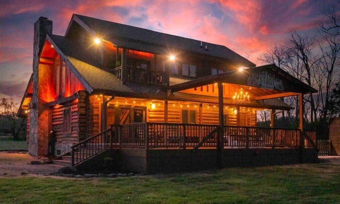 Whites Creek House | Back Porch Lodge on 5 Acres! Pool, Hot Tub, Creek!