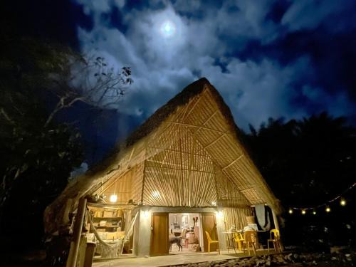 Gubat House | Baia Nest BUGIW Self-Service Cottage by the Road and Near the Beach, Pet Friendly with a Fee