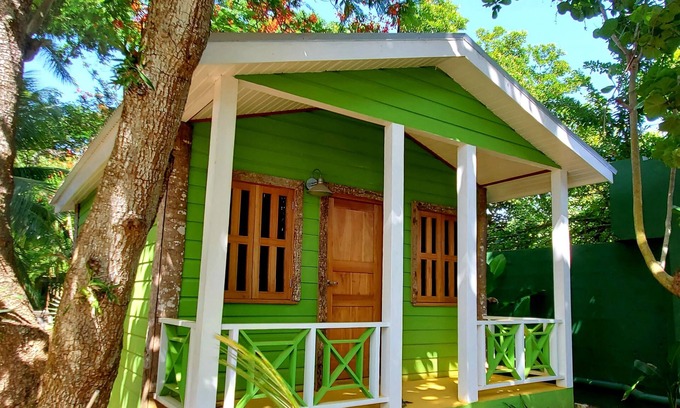 West End Cottage | Bak A Yaad Overt Green Cottage