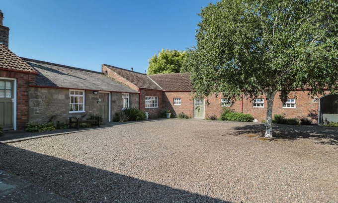 Ford Cottage | BAKERS COTTAGE, pet friendly, with a garden in Cornhill-On-Tweed