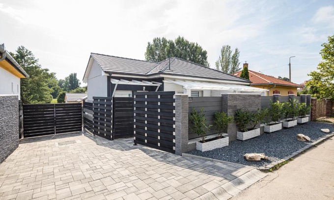Siofok-Szabadifurdo Apartment | Balatonic Lemon apartmanház