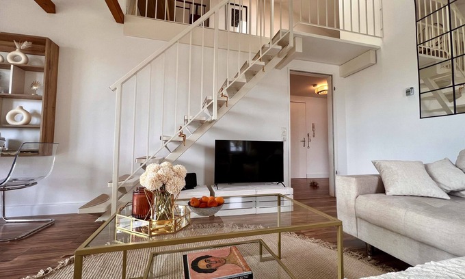 Schoenefeld Apartment | BALI HOME Stylish apartment with terrace