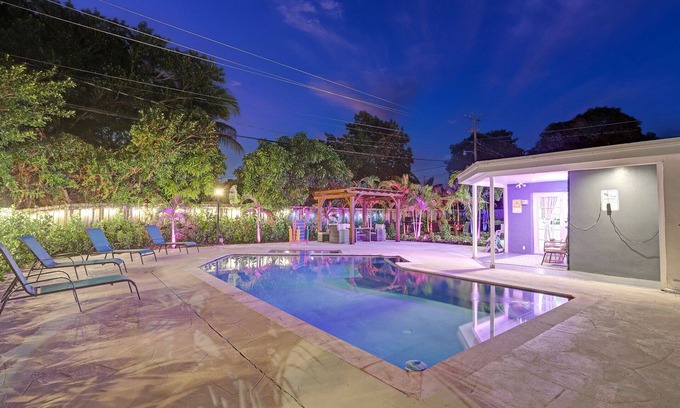 Ives Estates House | Bali villa with Heated pool, 15 min from beach, hard rock stadium, free parking