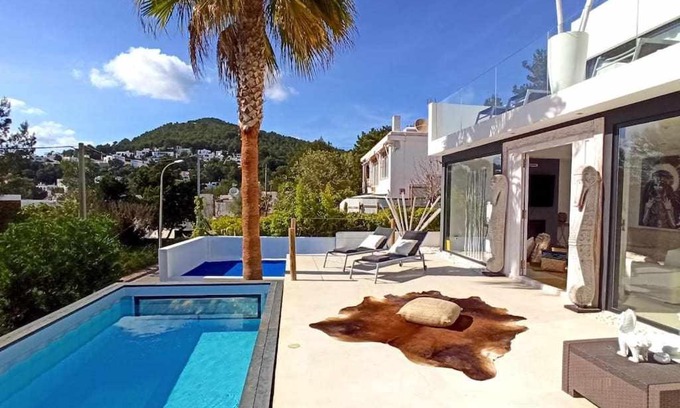 Santa Eulalia del Rio Villa | Balinese Villa near the beach outdoor jacuzzi