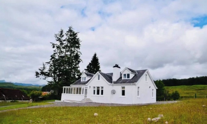 Glenmoriston Cottage | Balintombuie Holiday Home