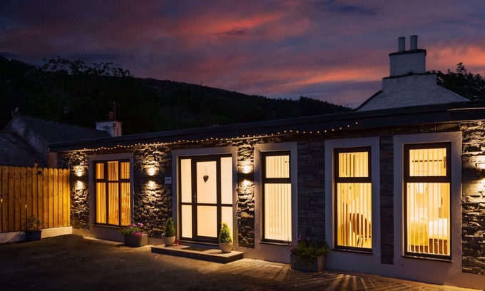 Patrick Cottage | Ballachrink Lodge - a holiday cottage that sleeps 4 guests in 2 bedrooms