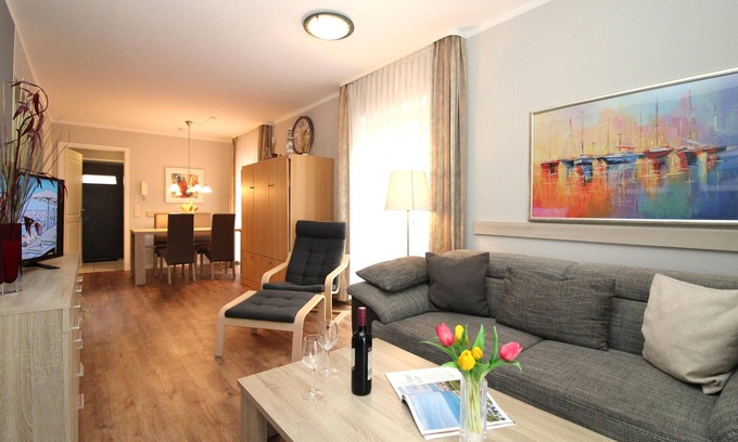 Ostseebad Kuhlungsborn Apartment | Baltic Sea view apartment Rügen 12: 2-room apartment close to the beach with large balcony facing the sea