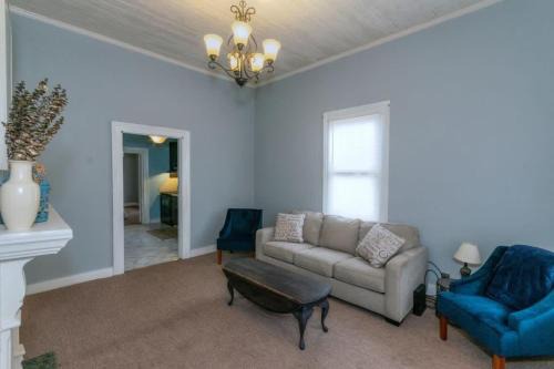 Columbus House | Banks of the Chattahoochee Cottage Walk to Dining