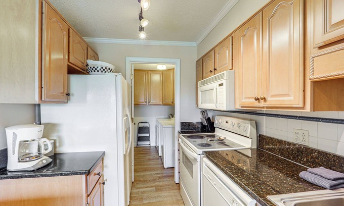 Sugar Mountain Apartment | Banner Elk Mountain-view Condo: 3 Mi to Skiing!