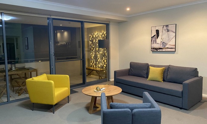 Fremantle Apartment | Bannister Apartment in vibrant central Fremantle. Parking, WiFi, Smart tv's
