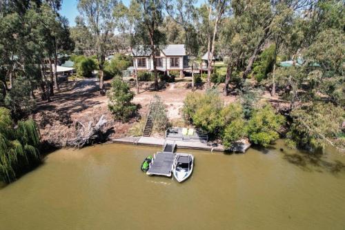 Wharparilla House | Banyandah - Echuca Holiday Homes