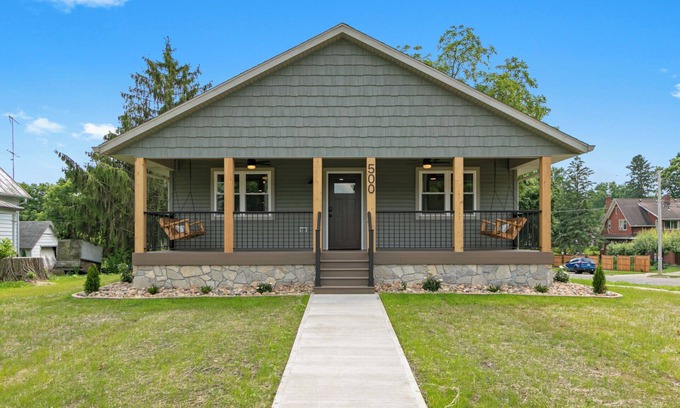 Baraboo House | Baraboo Bungalow