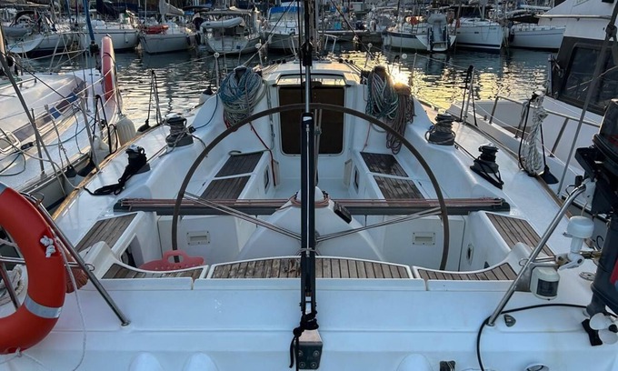Ensanche Diputacion Boat Rental | Barco Eiroa en Alicante Centro, Real Club de Regatas