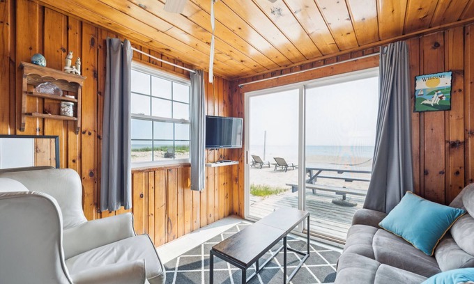 Oscoda Cabin | Barefoot Beach Resort