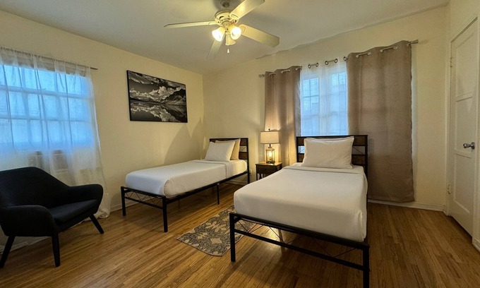 Pico - Robertson Apartment | Bargain Beverly Hills - 2 bedroom apartment near La Cienega Park Beverly Hills