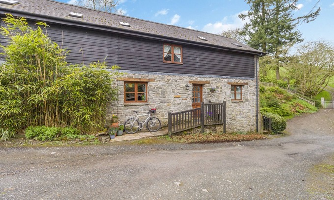 Felindre House | Barn End - Three Bedroom House, Sleeps 5