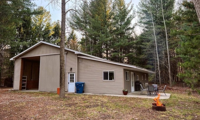 Linwood House | Barn House with Inside Boat Parking