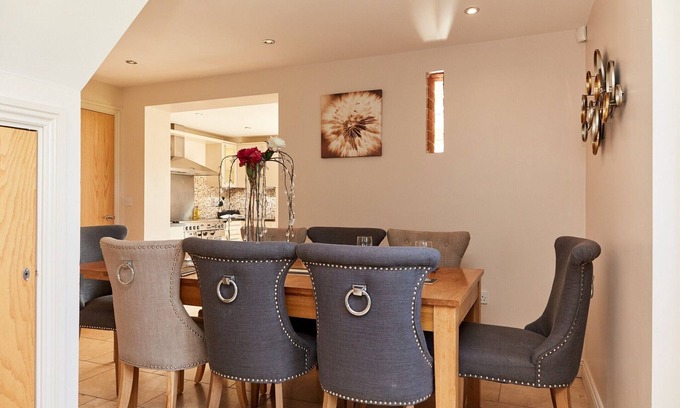 Dalbury Lees Cottage | Barn in Derby with Hot Tub & Countryside Views