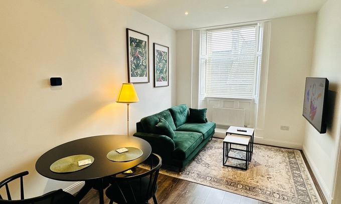 Dunfermline Apartment | Barnet House Serviced Apartments