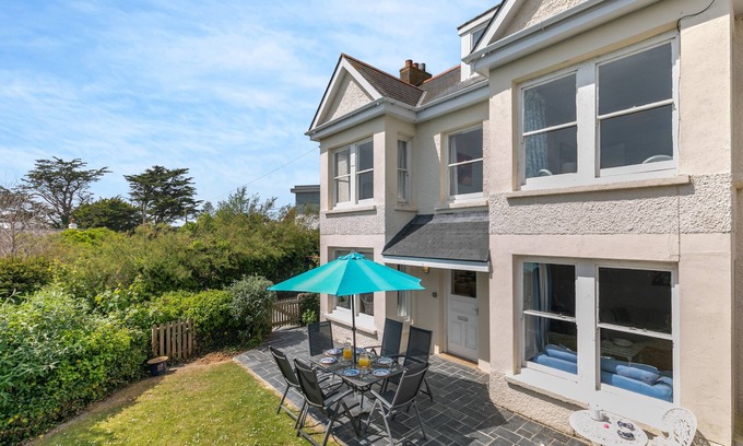 Trebetherick House | Bars House - Four Bedroom House, Sleeps 9