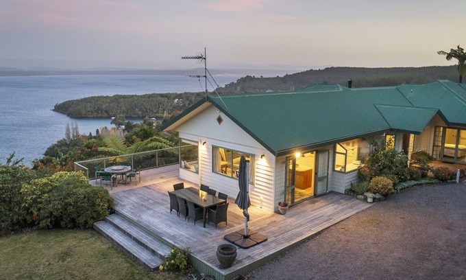 Acacia Bay House | Base: 4 Extra: $30 65 Mapara Road, Taupo