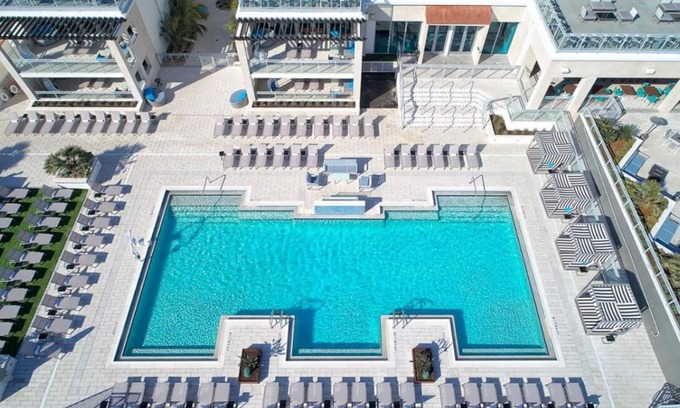 East Daytona Hotel | Bask in Modern Style Comfort! 2 City View Units, Beachfront Property w/Pool