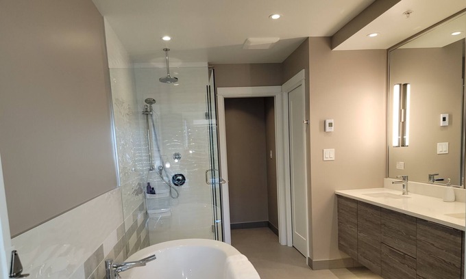 Sooke Apartment | Basking by the Basin - 2 Bedroom/ 2 Bathroom