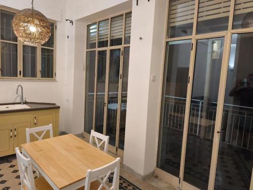 Haifa Apartment | Bat Galim Sea & Rambam-Beachfront & Medical Stay