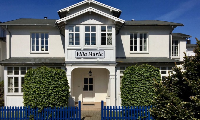 Gohren Apartment | Bathroom-style vacation apartment with conservatory - Villa Maria FeWo Marianne 35