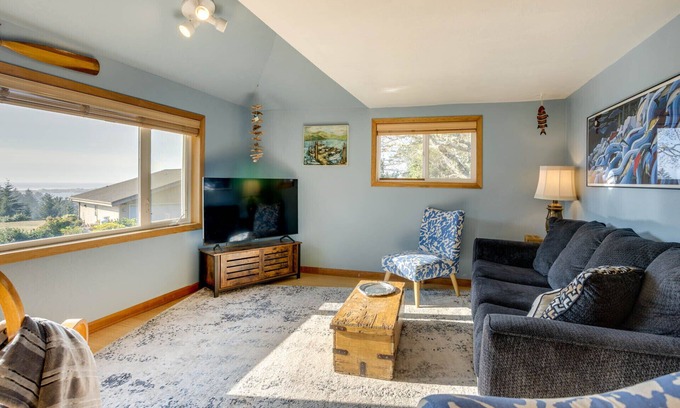 Waldport House | Bay and Horizon Views! Dog Friendly! Crabbing and Fishing Close By!