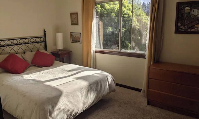 Richmond Annex Apartment | Bay Area Tiny Tranquil Oasis - with Backyard Chickens!