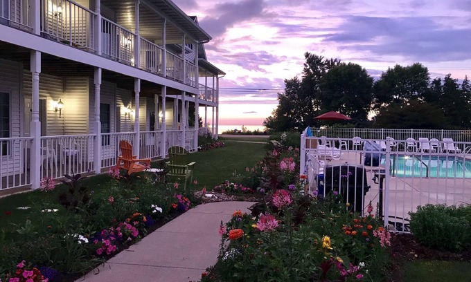 Ephraim Hotel | Bay Breeze Resort