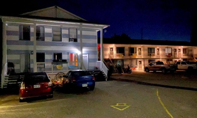 Timiskaming District Hotel | Bay Lake Inn (Frontiersman Motel)