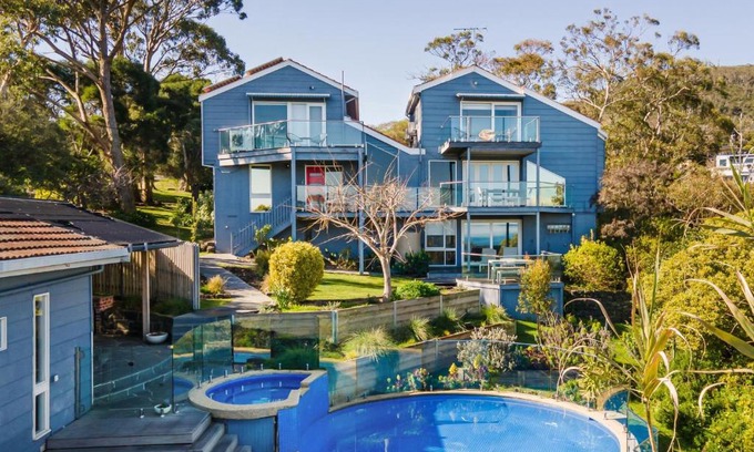 Dromana House | Bay Views From Drury Lane with Solar Heated Pool and Gas Heated Spa