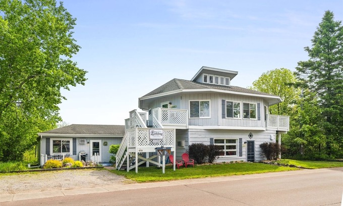 La Pointe Apartment | Bayfield Suite at Ferry Landing Suites in Downtown La Pointe
