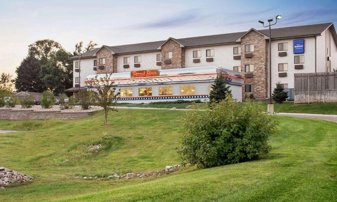 Glenwood Hotel | Baymont by Wyndham Glenwood