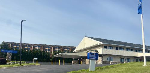 Petoskey Hotel | Baymont by Wyndham Petoskey