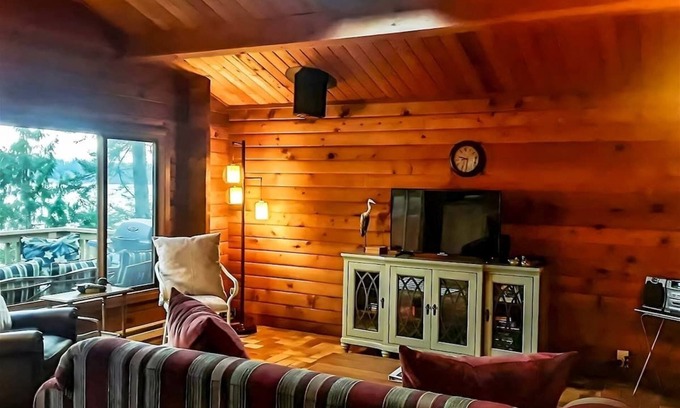 Sequim House | Bayside Cedars Cozy Cabin by the Water