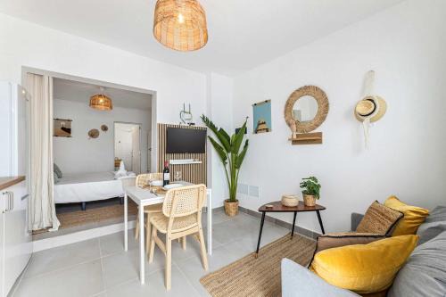 Los Cocoteros Apartment | Bayside Cocoteros Hideaway Coco Breeze