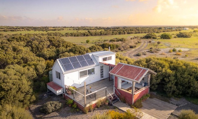 Warrenben House | Bayside Glamping's Tiny House - Off-Grid Eco-Luxe Stay In Marion Bay