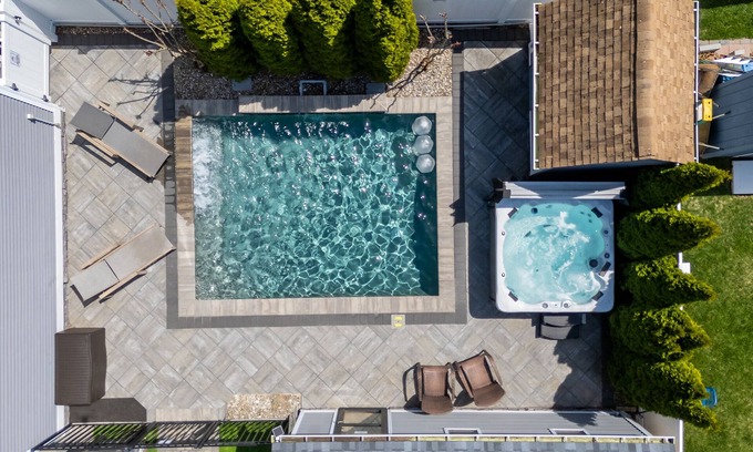 Town Bank House | Bayside Heated Salt Water Pool & Hot Tub Oasis