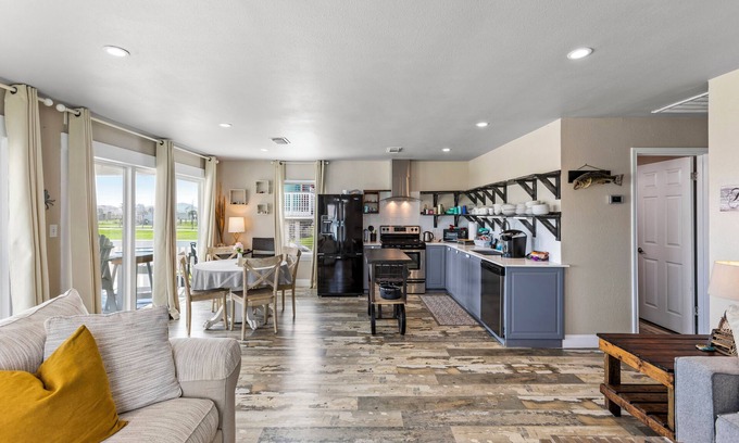 Terramar Beach House | Bayside Retreat - Pet Friendly - Access to Boat Launch and Pool